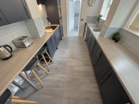 4 bedroom terraced house to rent - Photo 2