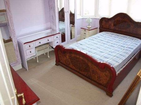 Shaldon Road, Edgware, HA8 - Photo 2