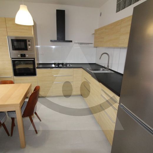 Na prenájom: Priestranný 2-izbový byt v centre Ružomberka – ul. M. R. Štefánika - Photo 1