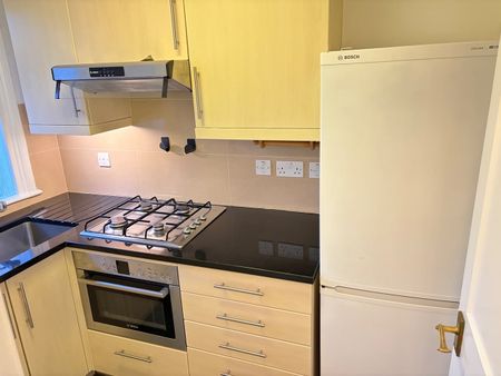 Studio Flat, Very Near Ealing Broadway Central Ar, W5 - Photo 4