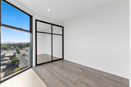 Penthouse Living with Stunning 270° Views Over Grange Golf Course, City, Hills, extending to the Coastline and Outer Harbour - Photo 2