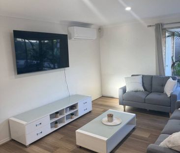 Light bright and spacious three bedroom villa - Photo 2