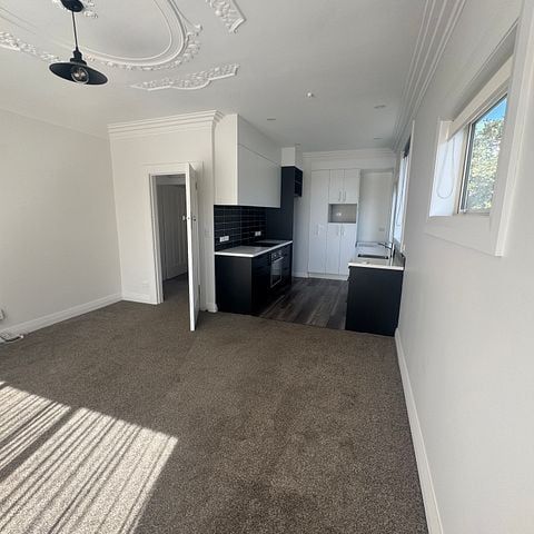 Sunny Brighton 3 Bedroom Home - Photo 1