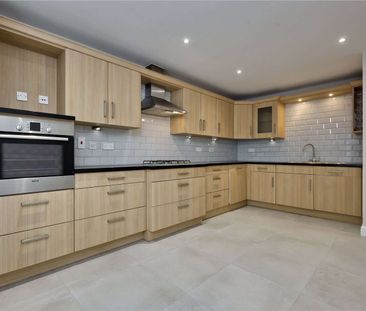 A modern semi-detached family home finished to a high standard - Photo 5