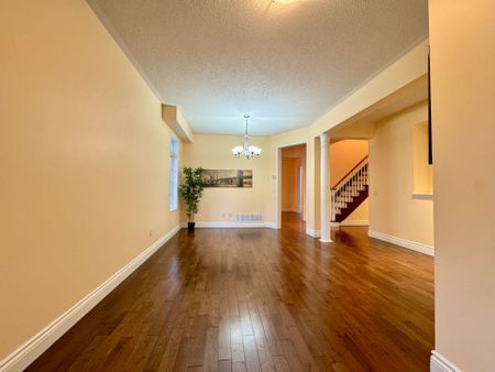For Lease - 26 Belgrave Square, Markham, Ontario - Photo 4