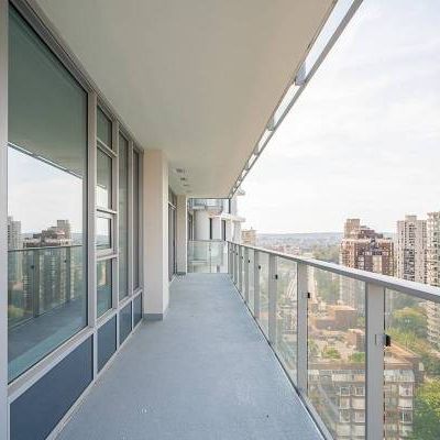 One Burrard Place - 2 Bed - 2 Bath + Den - Photo 3