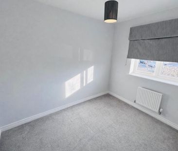 3 bedroom end of terrace house to rent - Photo 4