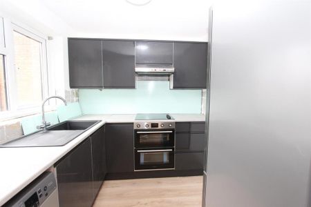 2 bedroom end of terrace house to rent - Photo 5