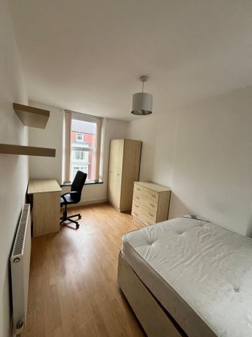 5 bedroom end of terrace house to rent - Photo 5