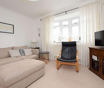 Station Road, Gidea Park, Romford, RM2 - Photo 3