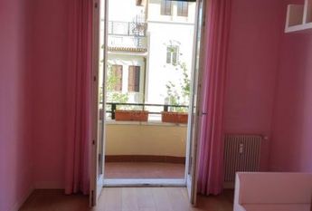 Parioli-Piazza delle Muse: Restored 3 bedroom, 3 Bath, spacious living, kitchen, balcony, near park, master bed & 2 single bedrooms. Ref 1045
