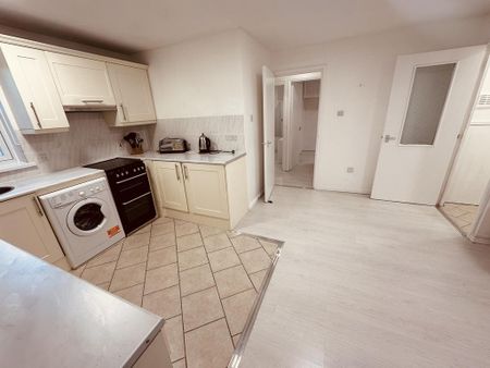 2 bedroom maisonette to rent - Photo 2