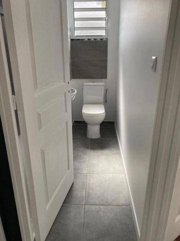 Location Appartement 100m² 4 pièces Fort de france - Photo 3