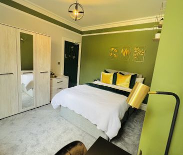 BEDROOM 1- MEDIUM DOUBLE ENSUITE - Photo 3
