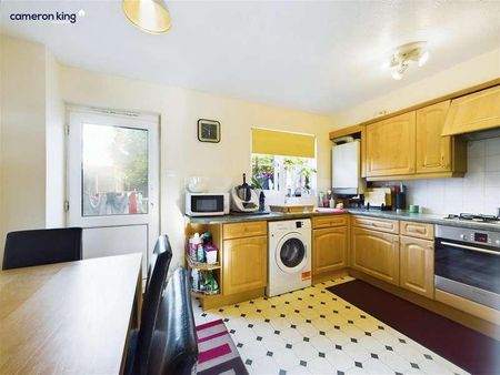 Eltham Avenue, Cippenham, SL1 - Photo 4