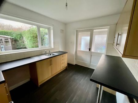 9 Burniston Gardens, YO13 0HW, Scarborough - Photo 2