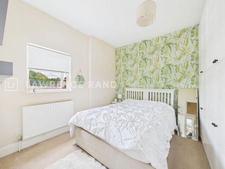 3 bedroom flat to rent - Photo 4
