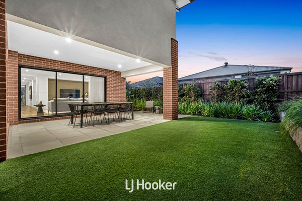 Ex-Display Luxury Home with Five Private Suites & Multiple Living Areas - Photo 1