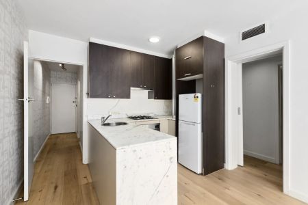 Leafy Ground-Floor Sanctuary in Exclusive 'Toorak Mews' with Private Courtyard - Photo 2