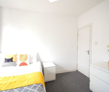 Room in a Shared Flat, West Kensington Mansions, W14 - Photo 4