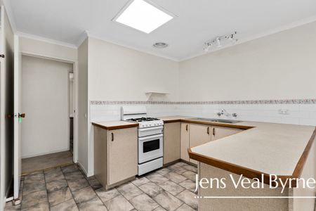 Lake Wendouree, 2BR, walk everywhere, light filled, cosy, 2 blocks from our beautiful Lake - Photo 4