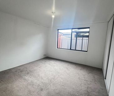 Comfortable & Convenient 3-Bedroom Home – Close to Everything! - Photo 3