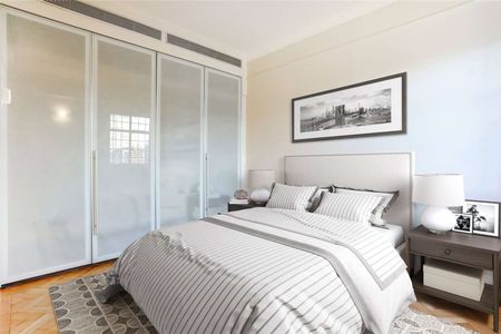 A two bedroom apartment offering open-plan living on a popular stretch of the Kings Road in Chelsea. - Photo 2