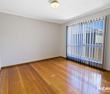 Spacious house with large shed - Photo 1