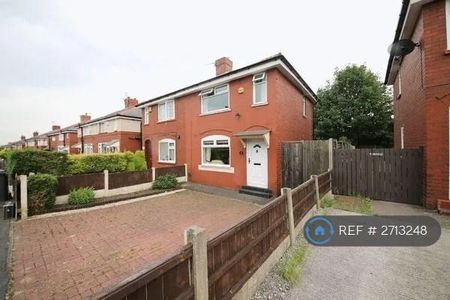 3 bedroom semi-detached house to rent - Photo 5