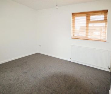 2 bedroom end of terrace house to rent - Photo 2