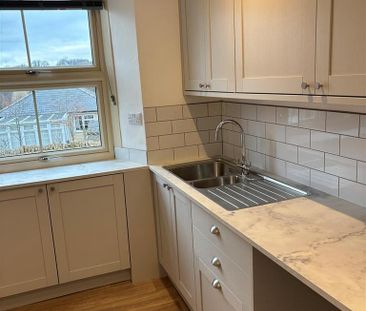 3 bedroom flat to rent - Photo 5