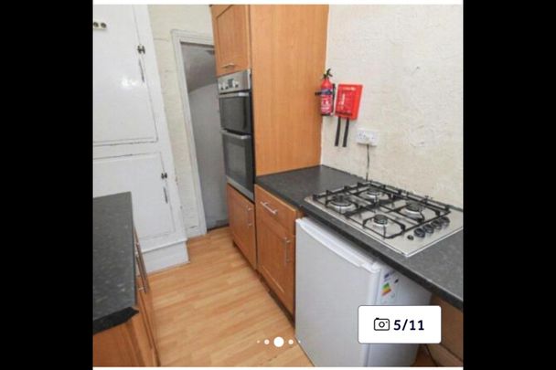 2 Bed End Terrace, Mitford Place, LS12 - Photo 1