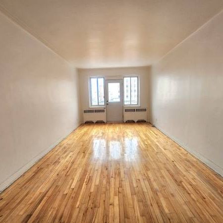 ** Because You Deserve a Home: Top Floor 4 1/2 Near Cote-des-Neiges Me - Photo 1