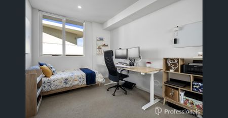 Centrally Located Modern Apartment - Photo 5