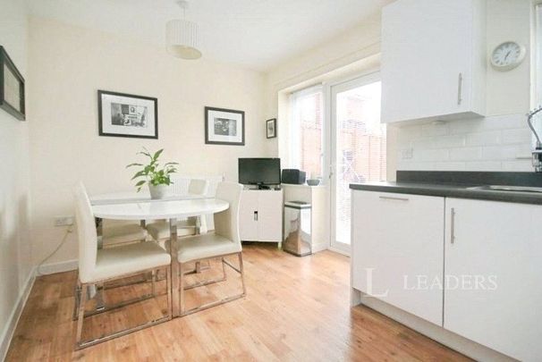 2 bedroom house to rent Peacock Close, Epsom, KT19 - Photo 1