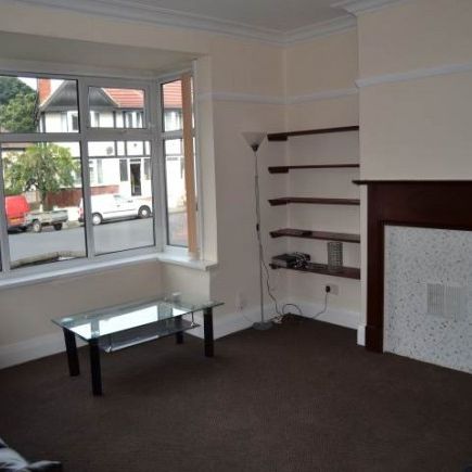 5 Bed - Estcourt Avenue, Headingley, Leeds - Photo 1