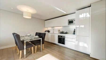 3 bedroom flat in London - Photo 2