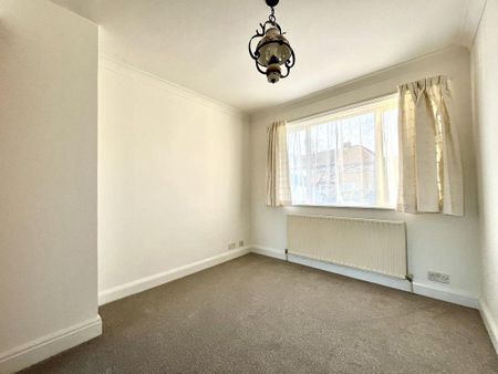 3 bedroom end of terrace house to rent - Photo 4