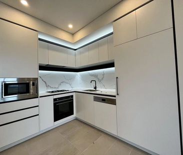 Modern 1-Bedroom Apartment in Melrose Park - Photo 4