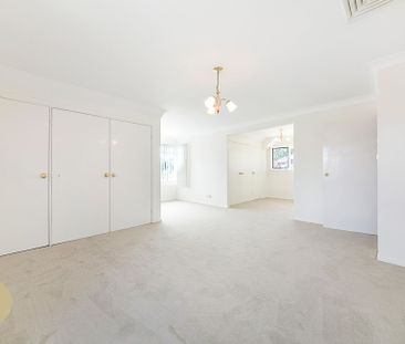 Large Family Home with Pool - 4 Bed Plus Study!! - Photo 1