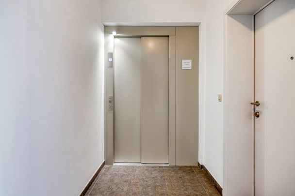 Prachtig gelijkvloers appartement met ruime tuin - Photo 1