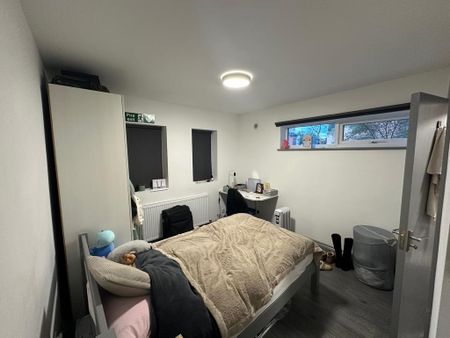 3 bedroom flat to rent - Photo 2