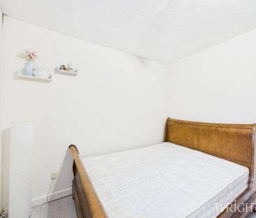 2 bedroom Mid Terraced House - Hatfield, Hertfordshire - Photo 5