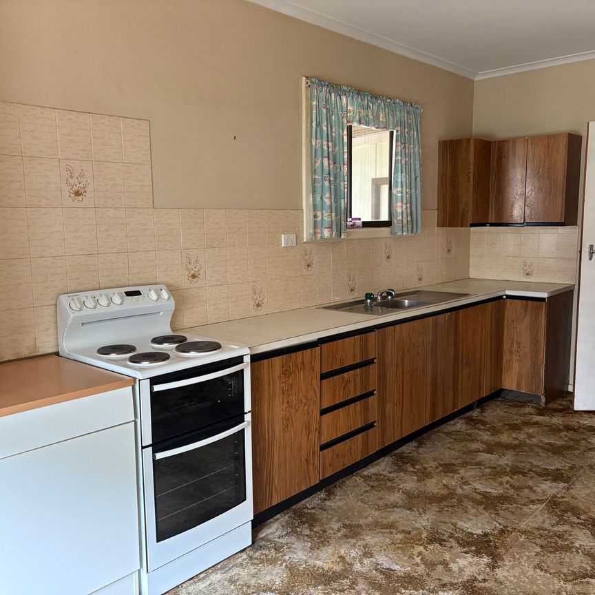 48 Carlton Parade&comma; Port Augusta - Photo 1