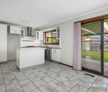 37 Hoddle Way, Altona Meadows VIC 3028 - House For Rent | Domain - Photo 3