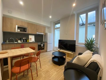 Location Appartement 4 pièces 61m² MARSEILLE 5ème - Photo 3