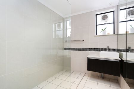 Level 1, 1/26-34 McElhone Street, Woolloomooloo NSW 2011 - Apartment For Rent | Domain - Photo 4