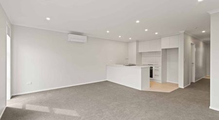 3 Bedroom 3 Bathroom in sought after Hamilton East - Pets allowed. - Photo 5