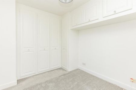 4 bedroom detached house to rent - Photo 3