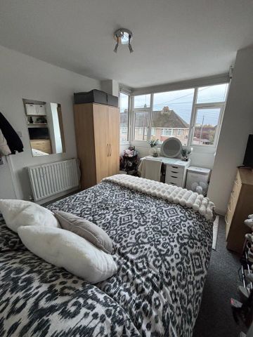 5 Bed Terraced House, Mortimer Road, BS34 - Photo 3